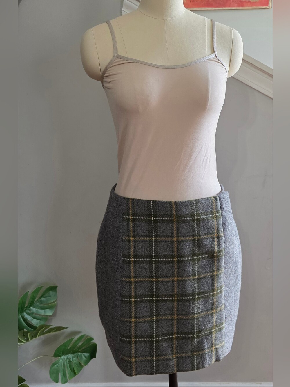 Banana Republic Mini Skirt Gray Plaid Wool Blend Size 4